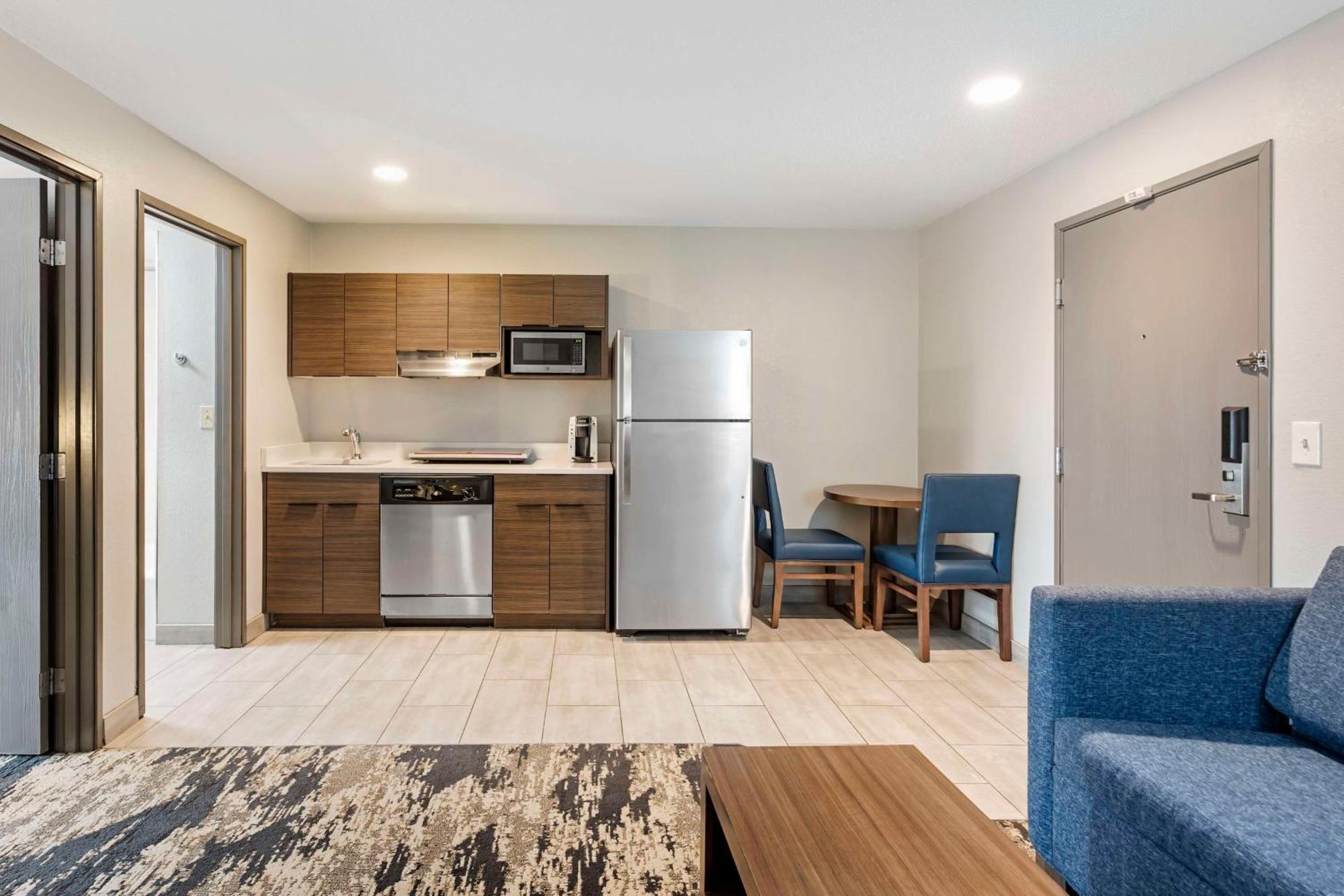 Best Western Plus Bourbonnais Hotel & Suites Bagian luar foto