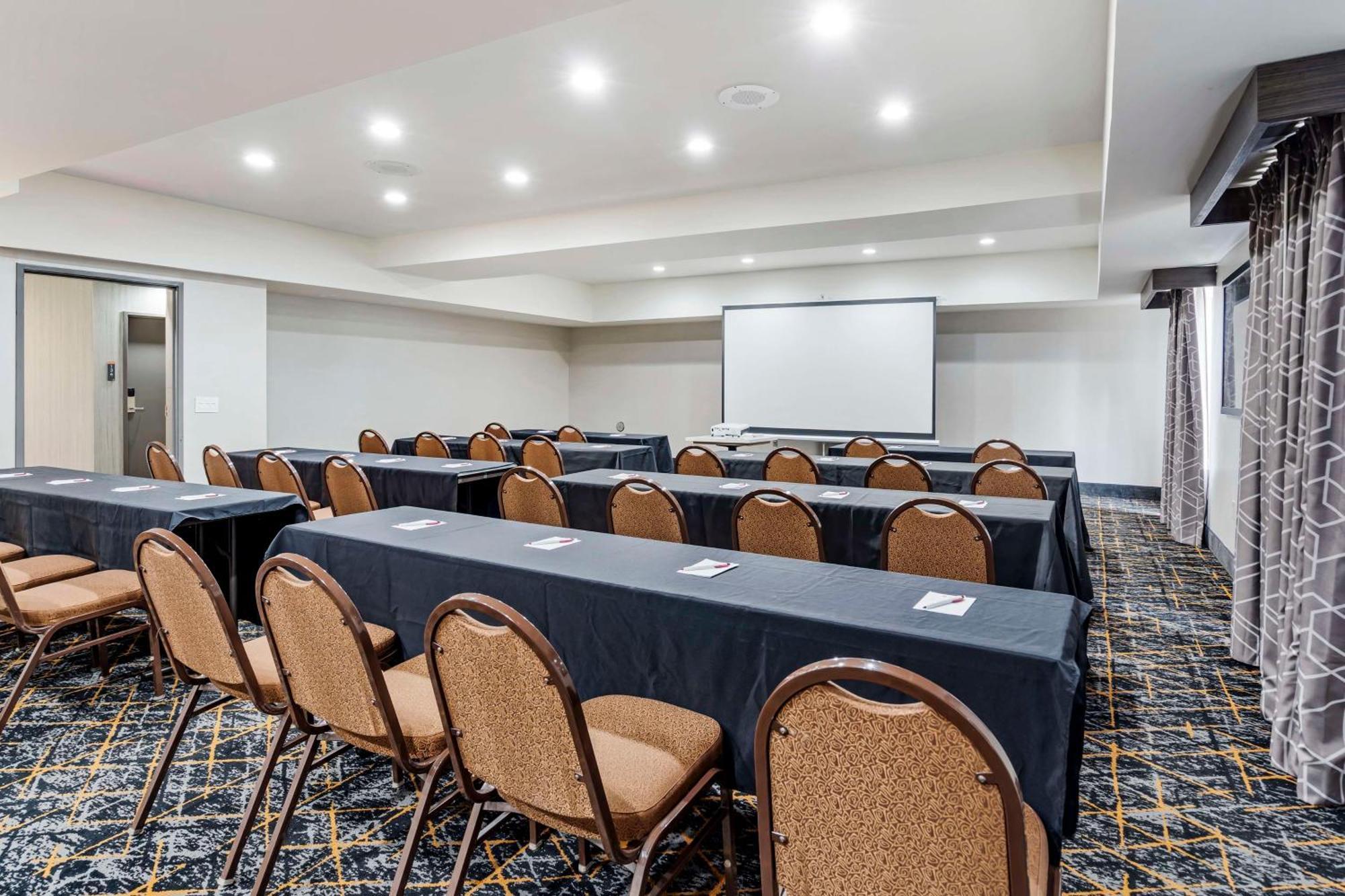 Best Western Plus Bourbonnais Hotel & Suites Bagian luar foto