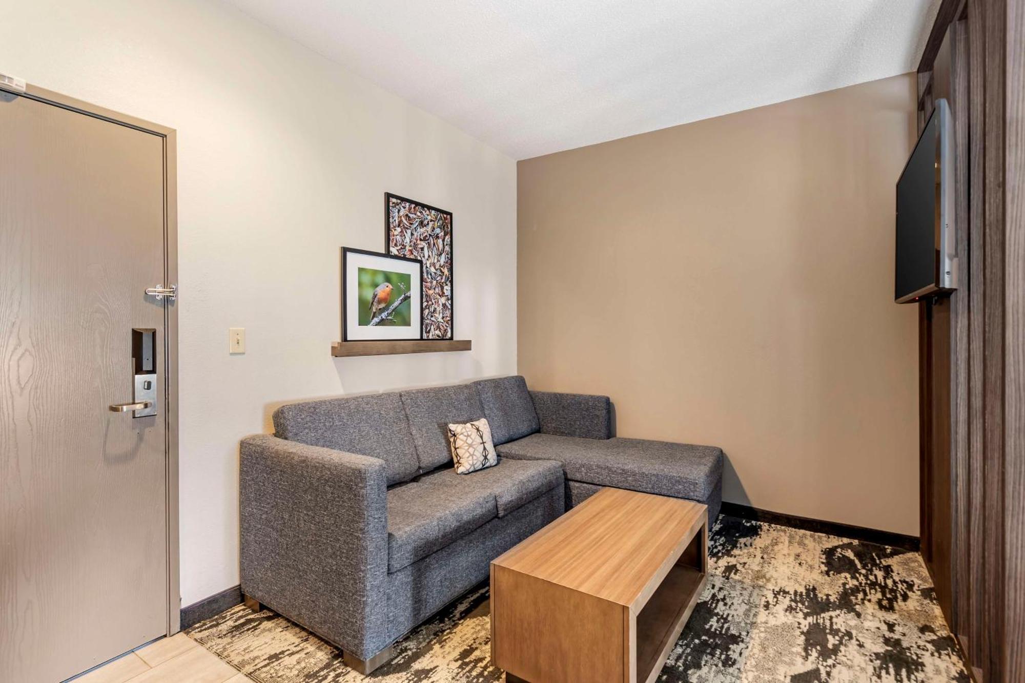 Best Western Plus Bourbonnais Hotel & Suites Bagian luar foto
